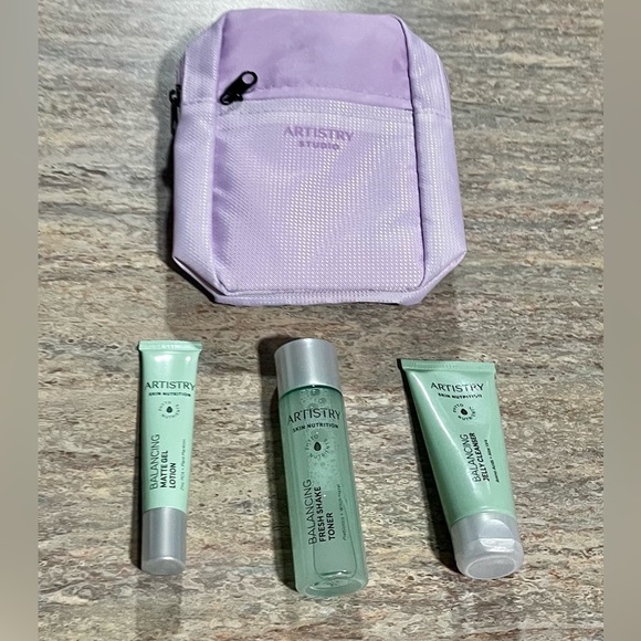 New Artistry Balancing solution mini-set with Artistry Violet crossbody bag - Picture 1 of 8